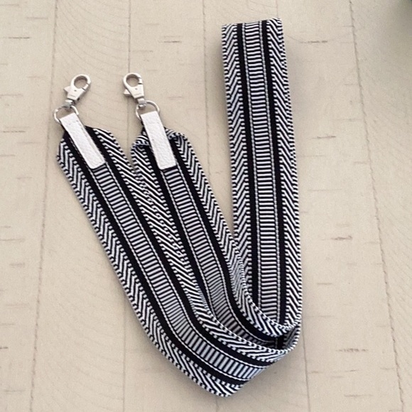 New Elegant White Leather Crossbody Shoulder Tote Bag 32 CM Silver Hardware - Picture 10 of 13